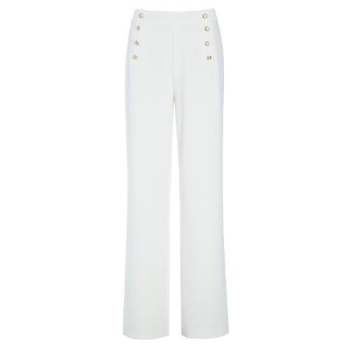 Højtaljede hvide bukser med messingknapper