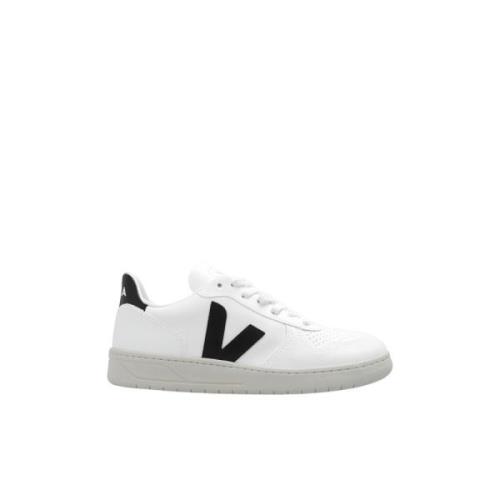 ‘V-10 CWL’ sneakers