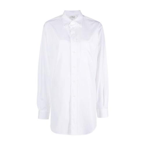 Hvid langærmet skjorte med spids krave og knaplukning