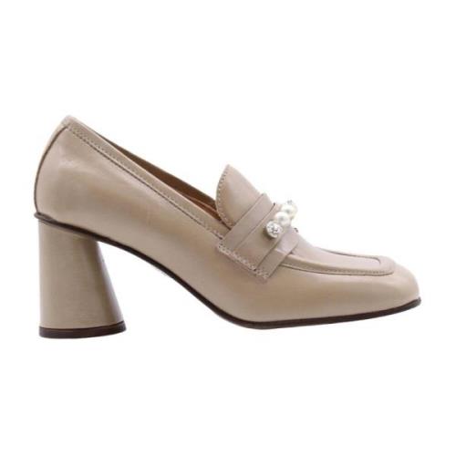 Elegant Canasta Pumps