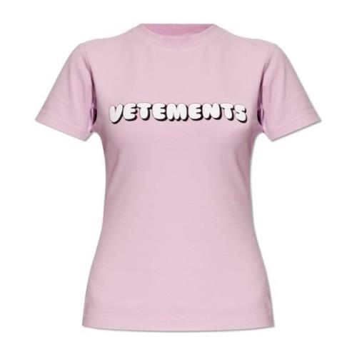 Tætsiddende T-shirt med logo