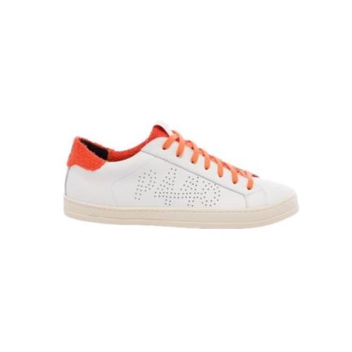 Hvide lave sneakers med orange svamp