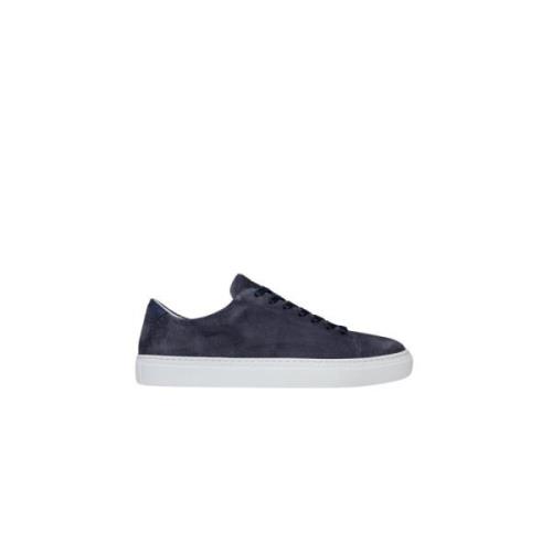 Elegant Suede Sneaker