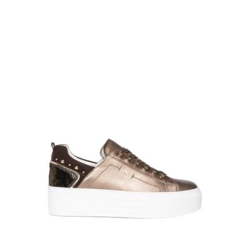 Lave Top Sneakers