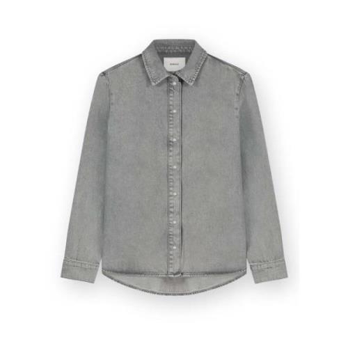 Grå Denim Bluse med Perlemor Knapper