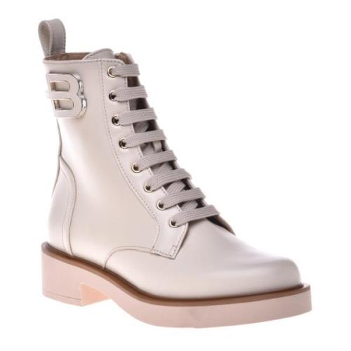 Combat boots in vanilla leather