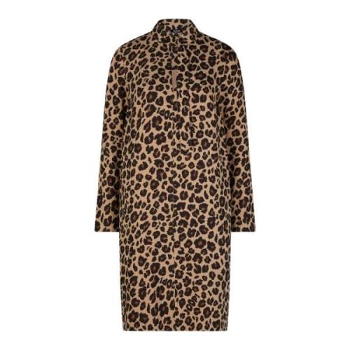 Leopard Print Kjole med Dekorativ Krave