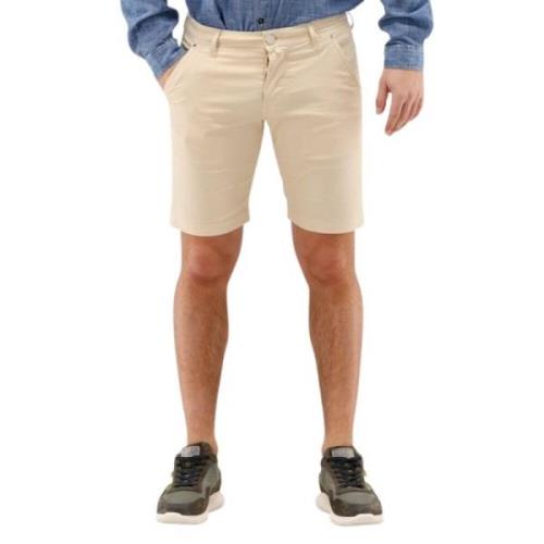 Beige Shorts til stilfulde solelskere