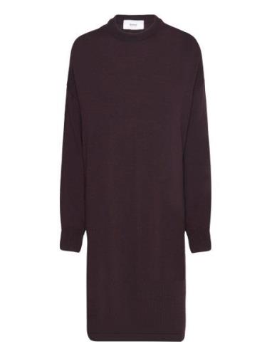 Saga Dress Knælang Kjole Burgundy Makia