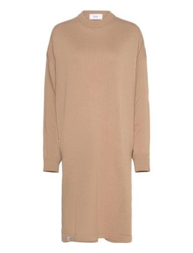 Saga Dress Knælang Kjole Beige Makia