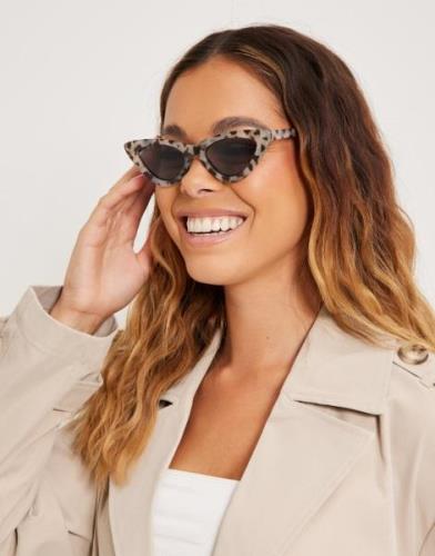 Nelly - Beige - Earthy Cateye Sunnies