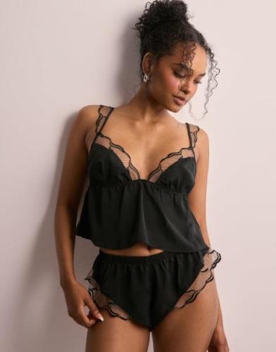 Bluebella - Sort - Marabel Luxury Satin Cami and Short Set